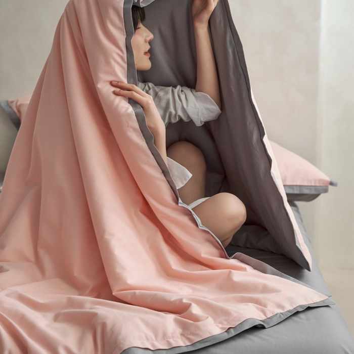 91家纺网 家纺一手货源 找家纺 安莱生活 2023新款60贡缎双拼小宽边四件套 嫩粉双拼浅灰