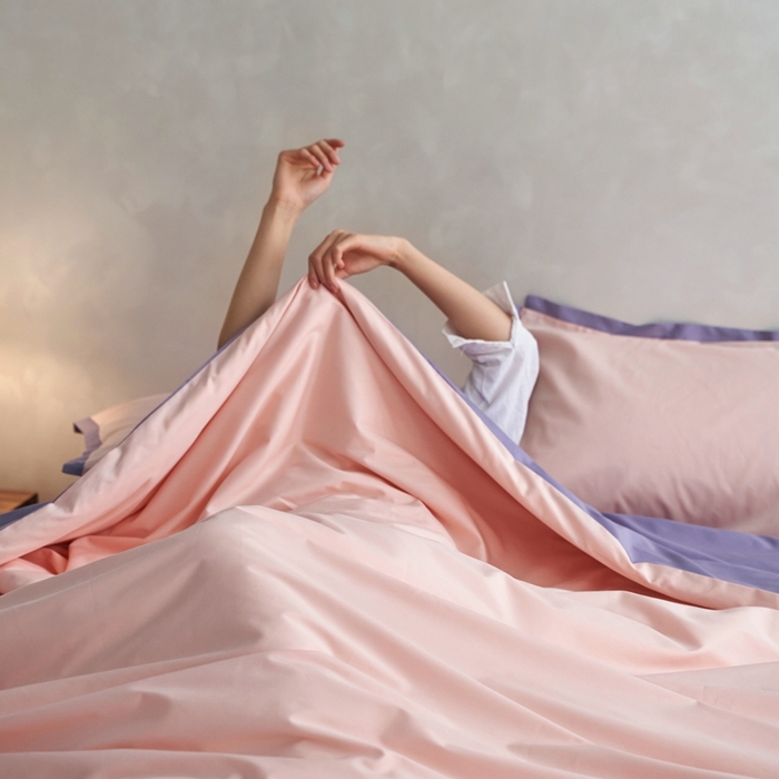 91家纺网 家纺一手货源 找家纺 安莱生活 2023新款60贡缎双拼小宽边四件套 嫩粉双拼淡紫