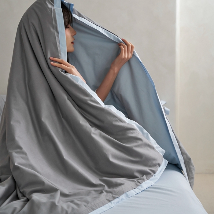 91家纺网 家纺一手货源 找家纺 安莱生活 2023新款60贡缎双拼小宽边四件套 浅灰双拼淡蓝