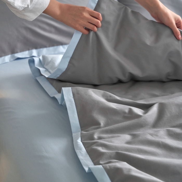 91家纺网 家纺一手货源 找家纺 安莱生活 2023新款60贡缎双拼小宽边四件套 浅灰双拼淡蓝