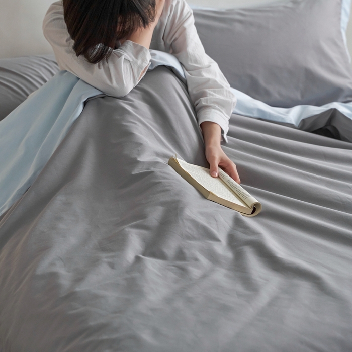 91家纺网 家纺一手货源 找家纺 安莱生活 2023新款60贡缎双拼小宽边四件套 浅灰双拼淡蓝