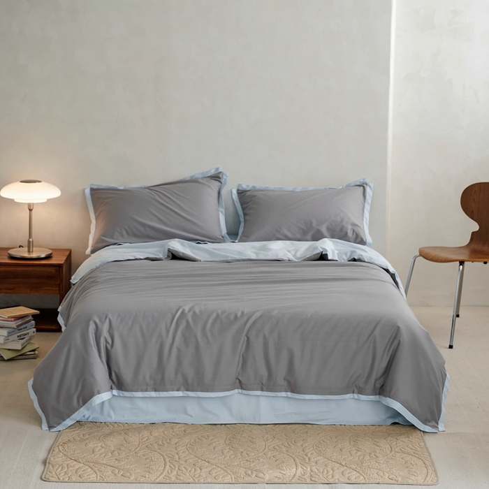 91家纺网 家纺一手货源 找家纺 安莱生活 2023新款60贡缎双拼小宽边四件套 浅灰双拼淡蓝