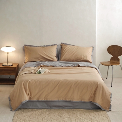 91家纺网 家纺一手货源 找家纺 安莱生活 2023新款60贡缎双拼小宽边四件套 卡其双拼浅灰