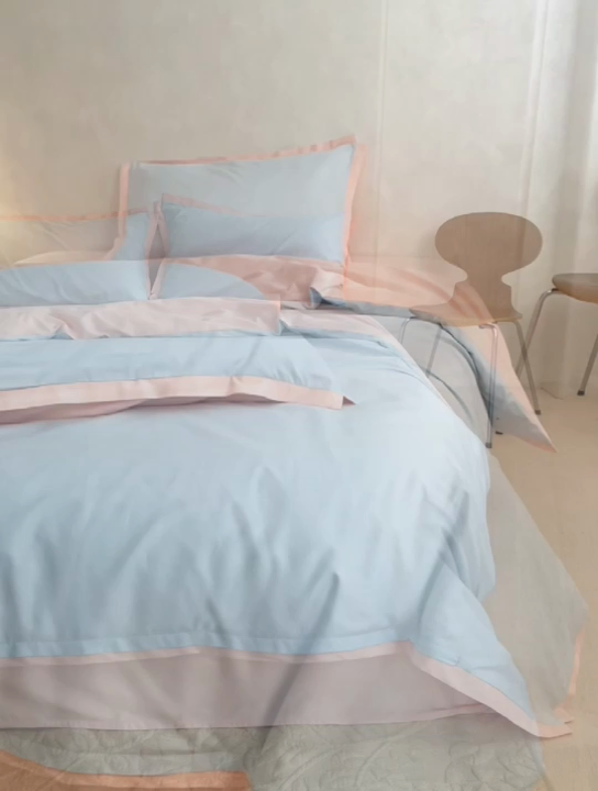 91家纺网 家纺一手货源 找家纺 安莱生活 2023新款60贡缎双拼小宽边四件套 淡蓝双拼嫩粉