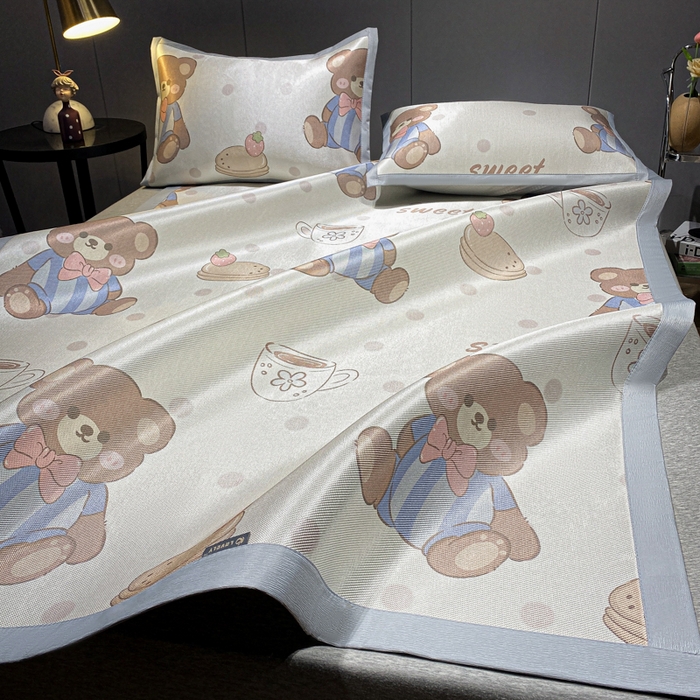 91家纺网 家纺一手货源 找家纺 安哆啦2024新款数码印花冰藤席 蛋糕小熊