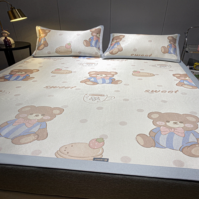 91家纺网 家纺一手货源 找家纺 安哆啦2024新款数码印花冰藤席 蛋糕小熊