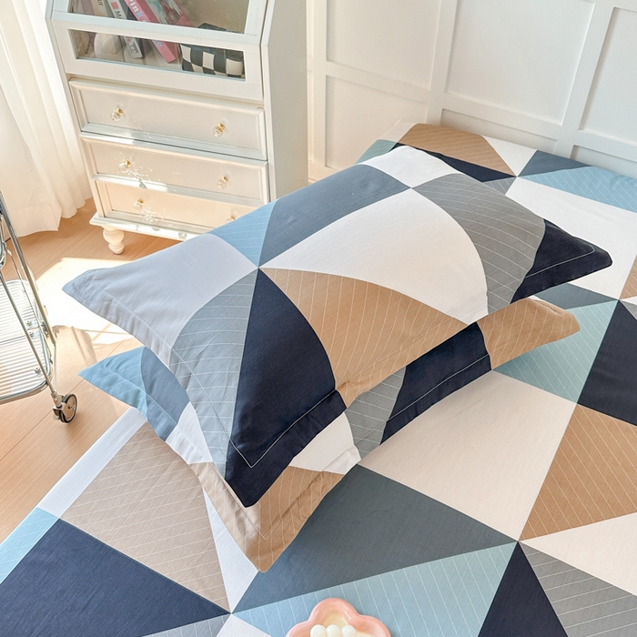 91家纺网 家纺一手货源 找家纺 帛织澜家纺 2025新款12868全棉喷气印花枕套 七巧板