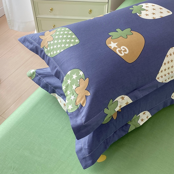 91家纺网 家纺一手货源 找家纺 帛织澜家纺 2025新款12868全棉喷气印花枕套 草莓园-灰