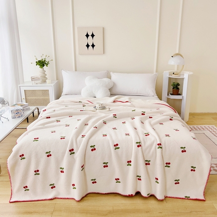 91家纺网 家纺一手货源 找家纺 恋佳2023新款云朵绒绣花毯毛毯 樱桃