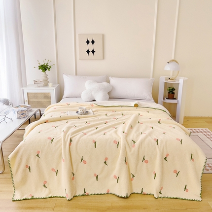 91家纺网 家纺一手货源 找家纺 恋佳2023新款云朵绒绣花毯毛毯 郁金香米色