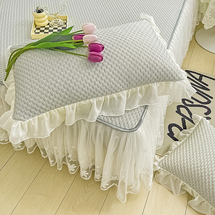 91家纺网 家纺一手货源 找家纺 罗艺轩 2024新款抗菌高克重双层复合床裙款豆豆席三件套 倾城雅韵 高级灰