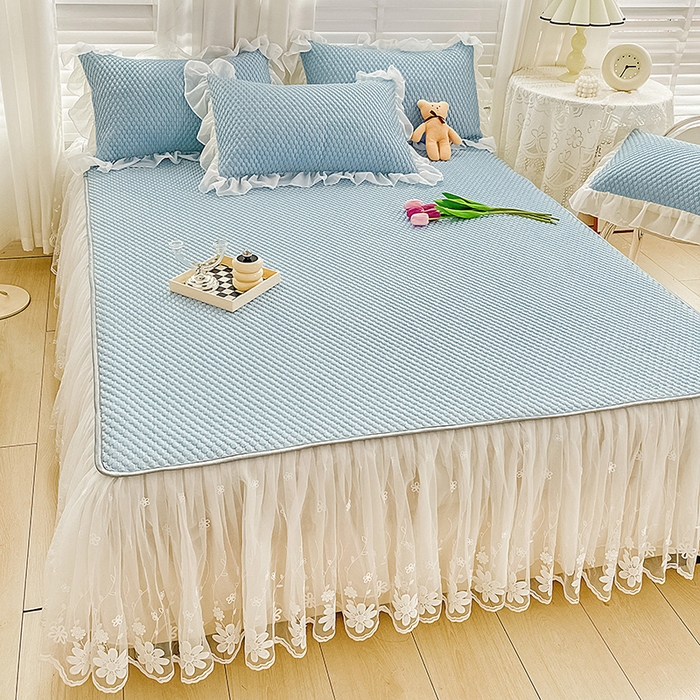 91家纺网 家纺一手货源 找家纺 罗艺轩 2024新款抗菌高克重双层复合床裙款豆豆席三件套 倾城雅韵 蓝色