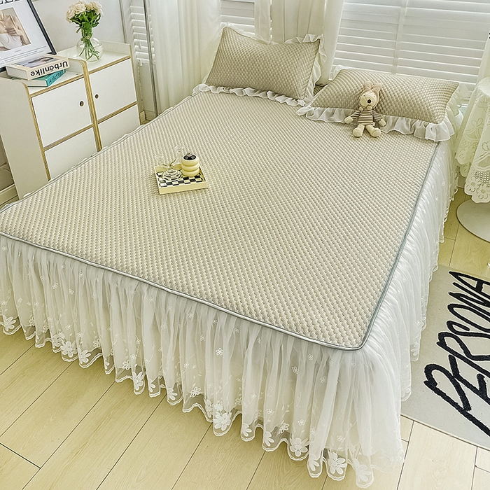 91家纺网 家纺一手货源 找家纺 罗艺轩 2024新款抗菌高克重双层复合床裙款豆豆席三件套 倾城雅韵 咖色