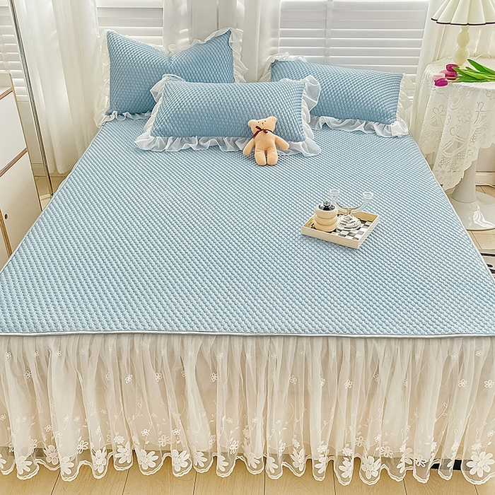 91家纺网 家纺一手货源 找家纺 罗艺轩 2024新款抗菌高克重双层复合床裙款豆豆席三件套 倾城雅韵 蓝色