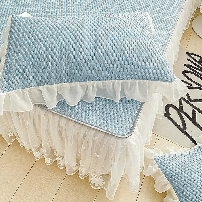 91家纺网 家纺一手货源 找家纺 罗艺轩 2024新款抗菌高克重双层复合床裙款豆豆席三件套 倾城雅韵 蓝色