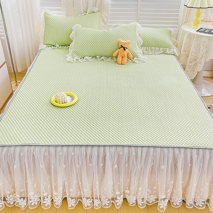 91家纺网 家纺一手货源 找家纺 罗艺轩 2024新款抗菌高克重双层复合床裙款豆豆席三件套 倾城雅韵 抹茶绿