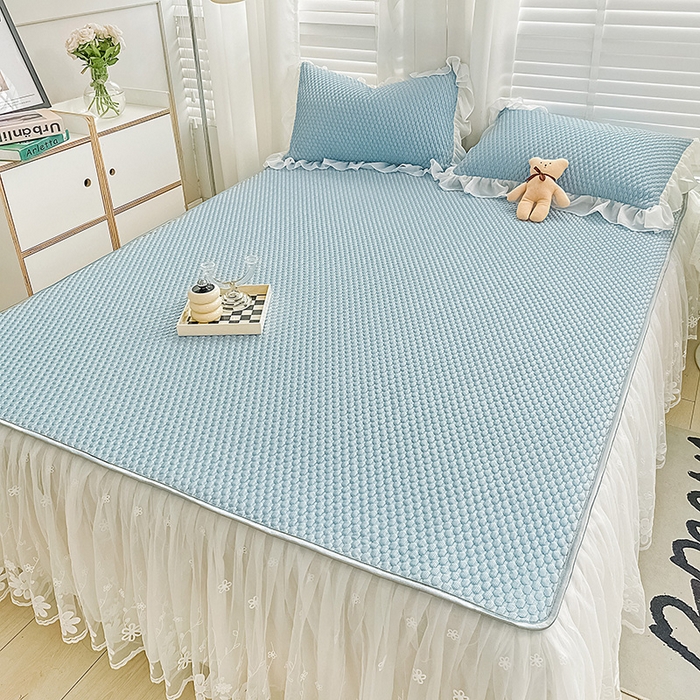 91家纺网 家纺一手货源 找家纺 罗艺轩 2024新款抗菌高克重双层复合床裙款豆豆席三件套 倾城雅韵 蓝色