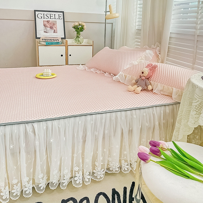 91家纺网 家纺一手货源 找家纺 罗艺轩 2024新款抗菌高克重双层复合床裙款豆豆席三件套 倾城雅韵 樱花粉