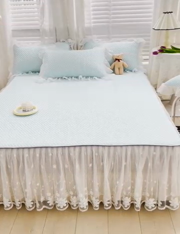 91家纺网 家纺一手货源 找家纺 罗艺轩 2024新款抗菌高克重双层复合床裙款豆豆席三件套 倾城雅韵 水绿