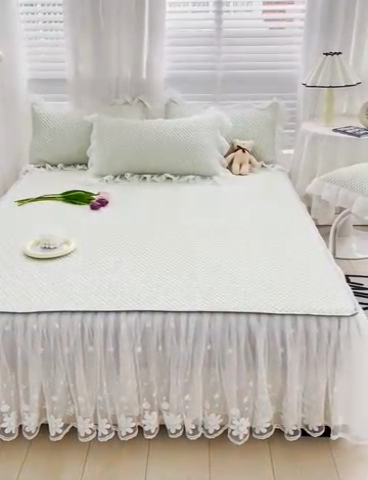 91家纺网 家纺一手货源 找家纺 罗艺轩 2024新款抗菌高克重双层复合床裙款豆豆席三件套 倾城雅韵 抹茶绿