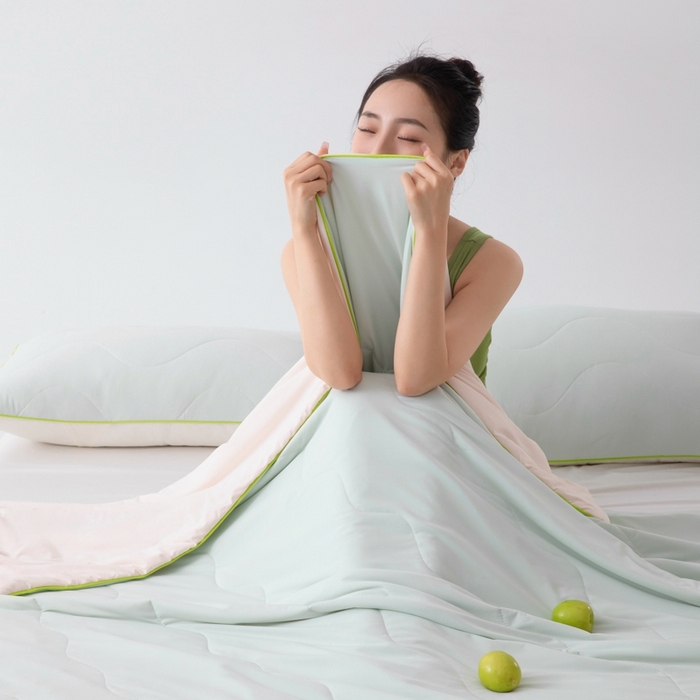 91家纺网 家纺一手货源 找家纺 乐视家纺 2024新款双面凉感被奶茶被模特图+买家秀 奶茶冻冻被-浅绿