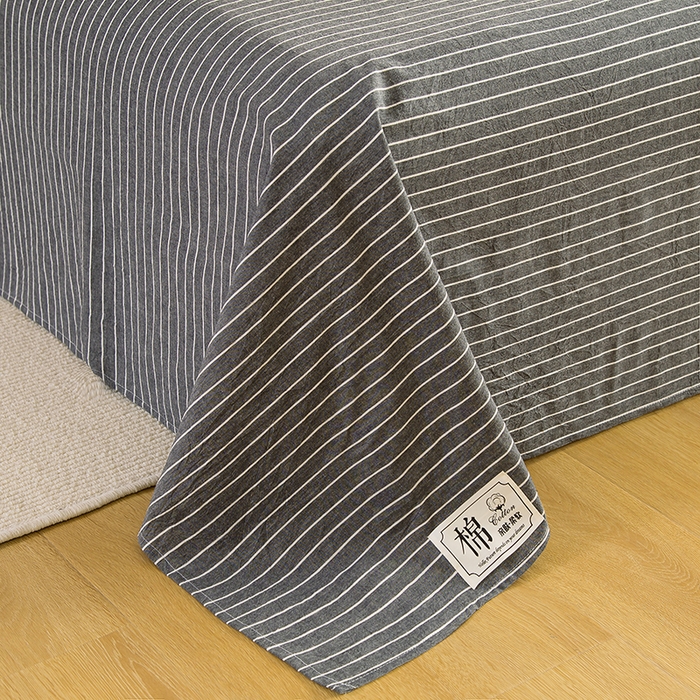 91家纺网 家纺一手货源 找家纺 柠萌家居 2023最新无印良品风格A类全棉色织水洗棉单床单 中条纹深灰