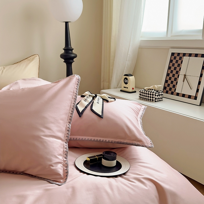 91家纺网 家纺一手货源 找家纺 怡家居2023新款100支长绒棉贝壳针四件套 萝莉粉