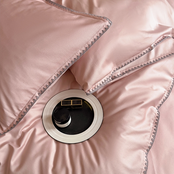 91家纺网 家纺一手货源 找家纺 怡家居2023新款100支长绒棉贝壳针四件套 萝莉粉