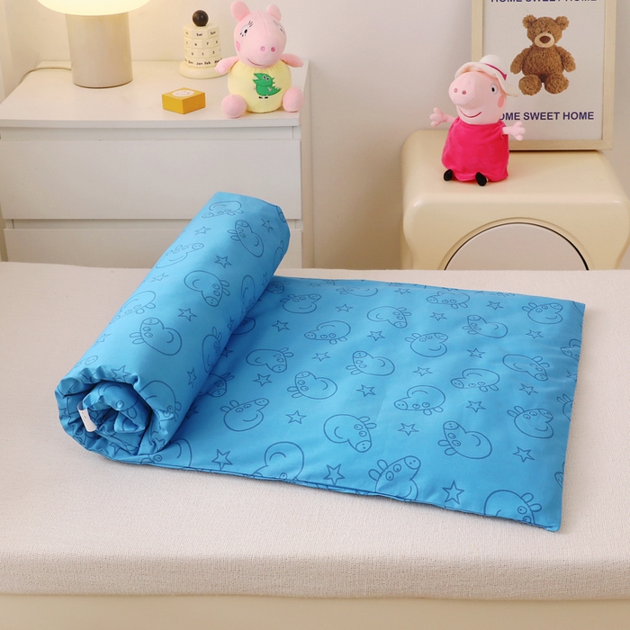 91家纺网 家纺一手货源 找家纺 鱼宝 2023新款13372全棉小猪佩奇授权幼儿园多件套 字母佩奇