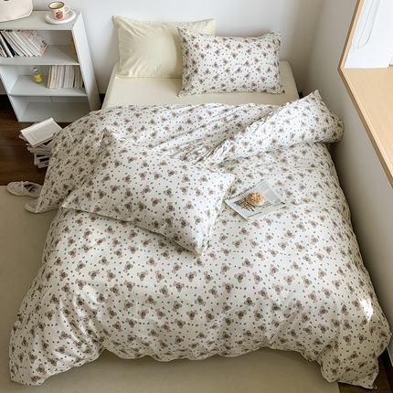 91家纺网 家纺一手货源 找家纺 尺素2023年新款韩国ins博主卡通风系列四件套 爱心小熊