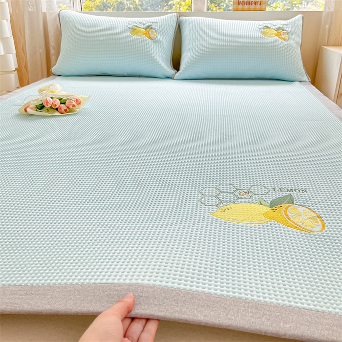 91家纺网 家纺一手货源 找家纺 鑫钰 2023新款凉感豆豆冰丝凉席 冰柠檬-华夫格蓝（床席款）