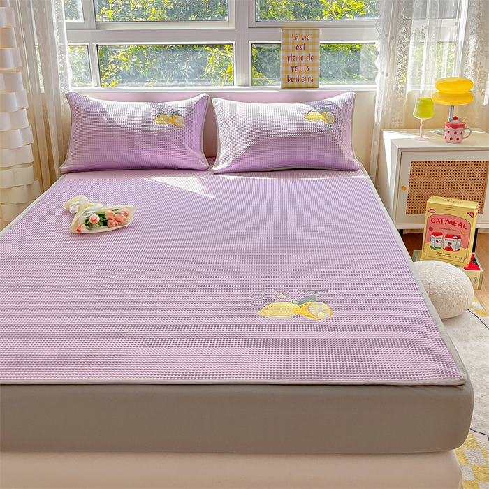 91家纺网 家纺一手货源 找家纺 鑫钰 2023新款凉感豆豆冰丝凉席 冰柠檬-华夫格紫（床笠款）