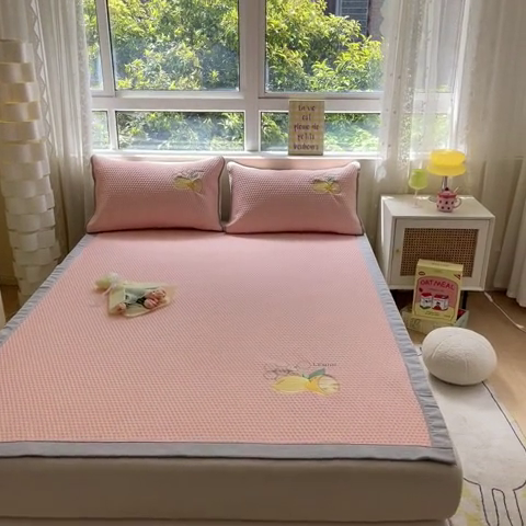 91家纺网 家纺一手货源 找家纺 鑫钰 2023新款凉感豆豆冰丝凉席 冰柠檬-冰豆豆粉（床席款）