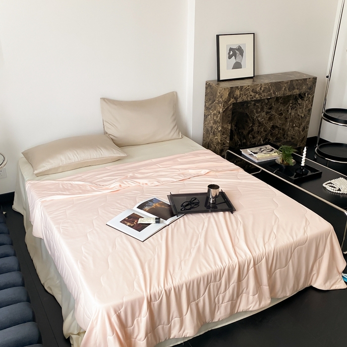 91家纺网 家纺一手货源 找家纺 西西家居 2023新款纯色凉感丝夏被 冰桃粉