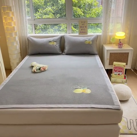 91家纺网 家纺一手货源 找家纺 鑫钰 2023新款凉感豆豆冰丝凉席 冰柠檬-华夫格灰（床席款）