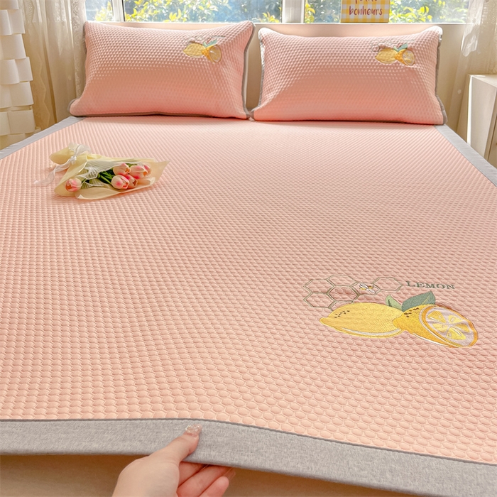 91家纺网 家纺一手货源 找家纺 鑫钰 2023新款凉感豆豆冰丝凉席 冰柠檬-冰豆豆粉（床席款）