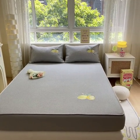 91家纺网 家纺一手货源 找家纺 鑫钰 2023新款凉感豆豆冰丝凉席 冰柠檬-冰豆豆灰（床笠款）