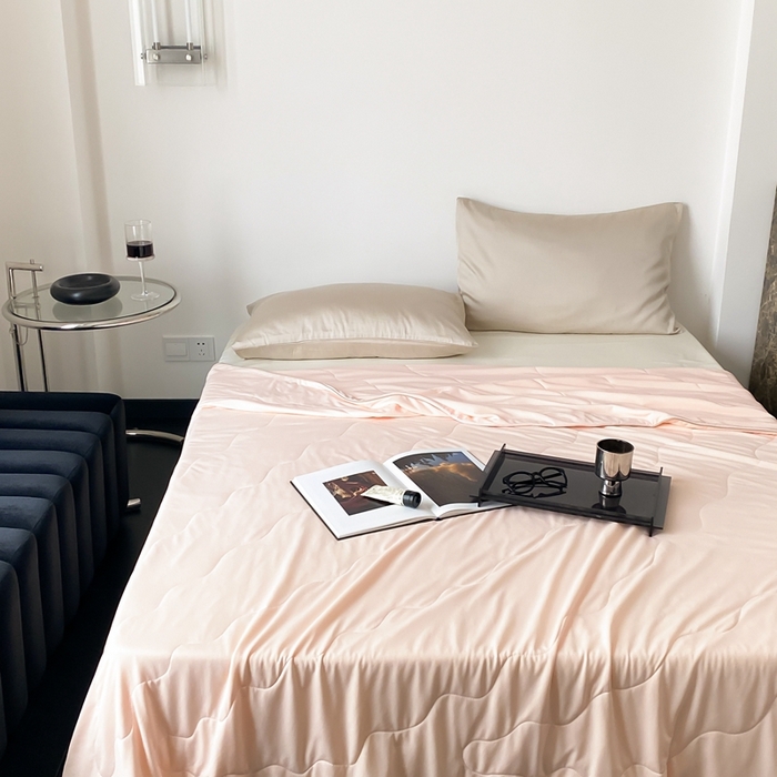 91家纺网 家纺一手货源 找家纺 西西家居 2023新款纯色凉感丝夏被 冰桃粉