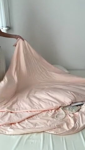 91家纺网 家纺一手货源 找家纺 西西家居 2023新款纯色凉感丝夏被 冰桃粉