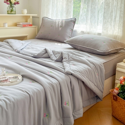 91家纺网 家纺一手货源 找家纺 （总）尊康家纺（原磊科） 2024新款亲肤奶昔棉刺绣夏被