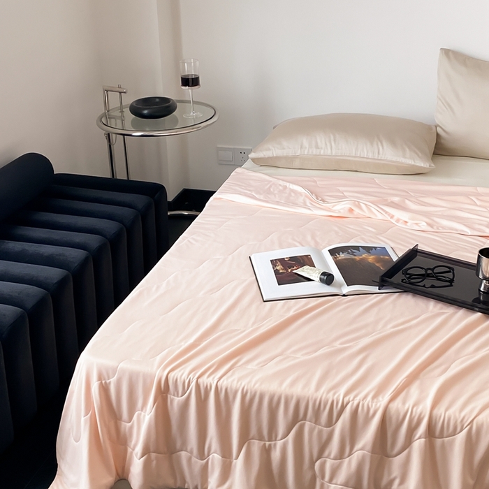 91家纺网 家纺一手货源 找家纺 西西家居 2023新款纯色凉感丝夏被 冰桃粉