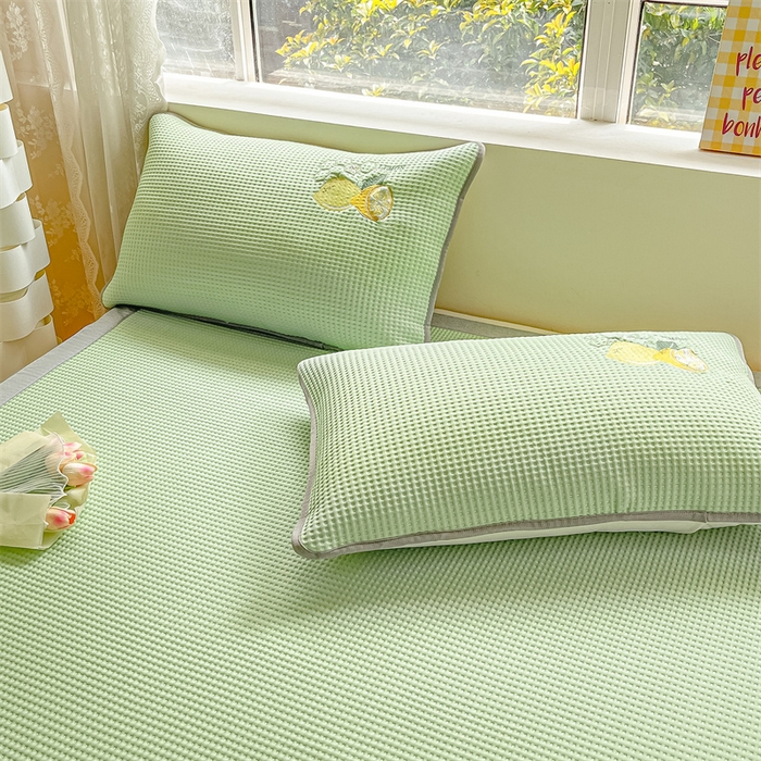 91家纺网 家纺一手货源 找家纺 鑫钰 2023新款凉感豆豆冰丝凉席 冰柠檬-华夫格绿（床席款）