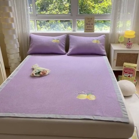 91家纺网 家纺一手货源 找家纺 鑫钰 2023新款凉感豆豆冰丝凉席 冰柠檬-华夫格紫（床席款）