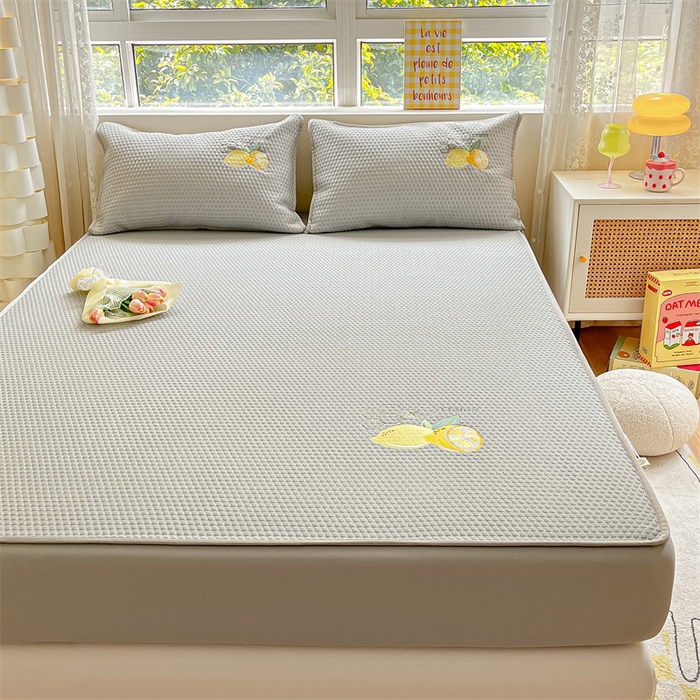 91家纺网 家纺一手货源 找家纺 鑫钰 2023新款凉感豆豆冰丝凉席 冰柠檬-冰豆豆灰（床笠款）