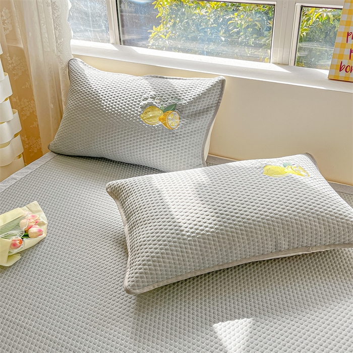 91家纺网 家纺一手货源 找家纺 鑫钰 2023新款凉感豆豆冰丝凉席 冰柠檬-冰豆豆灰（床席款）