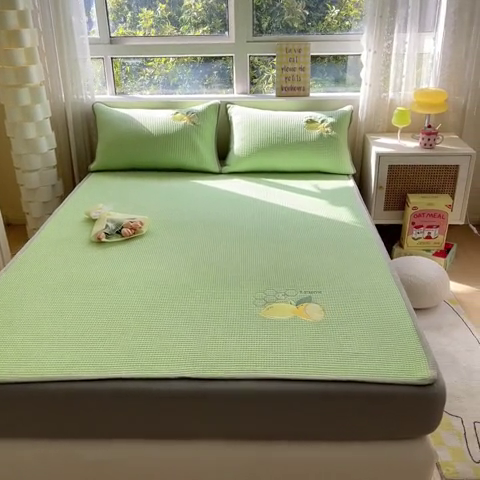 91家纺网 家纺一手货源 找家纺 鑫钰 2023新款凉感豆豆冰丝凉席 冰柠檬-华夫格绿（床笠款） 