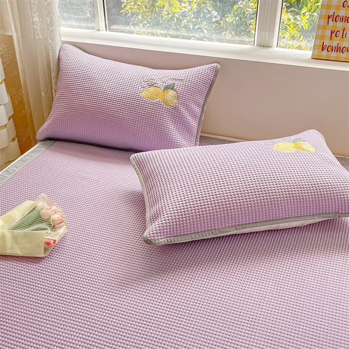 91家纺网 家纺一手货源 找家纺 鑫钰 2023新款凉感豆豆冰丝凉席 冰柠檬-华夫格紫（床席款）