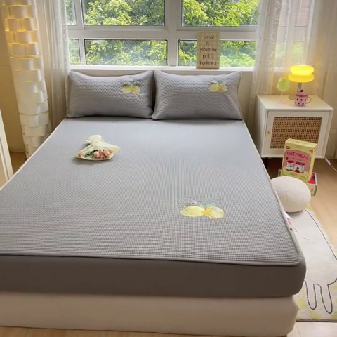 91家纺网 家纺一手货源 找家纺 鑫钰 2023新款凉感豆豆冰丝凉席 冰柠檬-华夫格灰（床笠款）