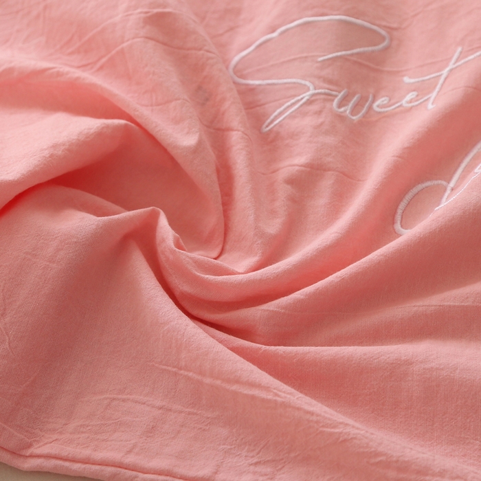 91家纺网 家纺一手货源 找家纺 锦绣万家  2023新款色织水洗棉绣花枕套 草莓