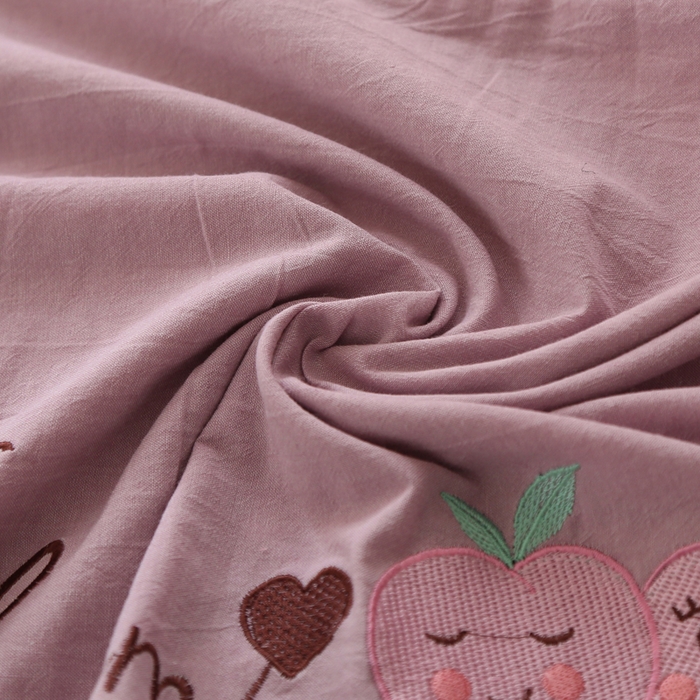 91家纺网 家纺一手货源 找家纺 锦绣万家  2023新款色织水洗棉绣花枕套 桃子